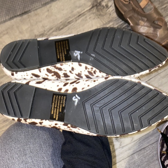 Cow print pointy loafers - Picture 7 of 11
